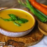 Krémová mrkvovo-bazalková polievka